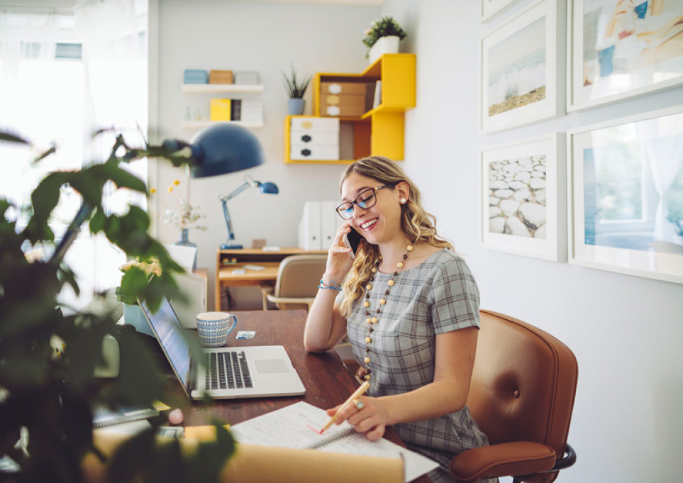 A broker explaining home renovation loan in a phone